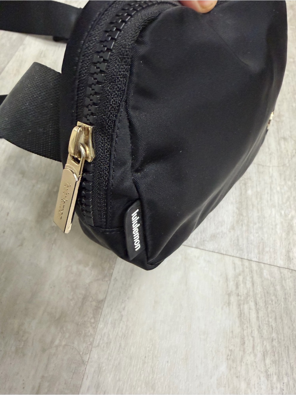 Lululemon Black Belt Bag with Gold Logo - Picture 3 of 3